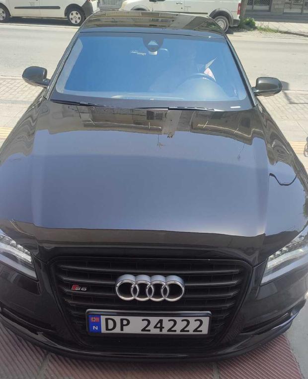 AUDI S8