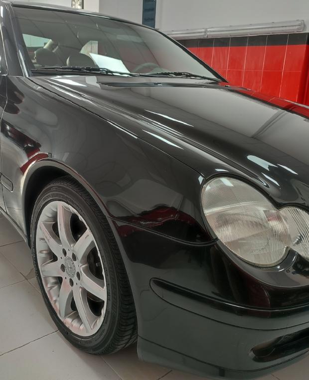 sports coupe